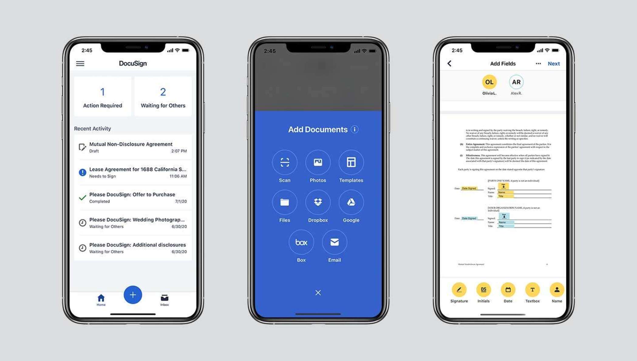 Drei mobile Bildschirme, die die DocuSign eSignature-Funktionalität zeigen, einschließlich des Status der zur Unterzeichnung anstehenden Dokumente, der Optionen zum Hochladen von Dokumenten und eines Dokuments, das gerade unterzeichnet wird