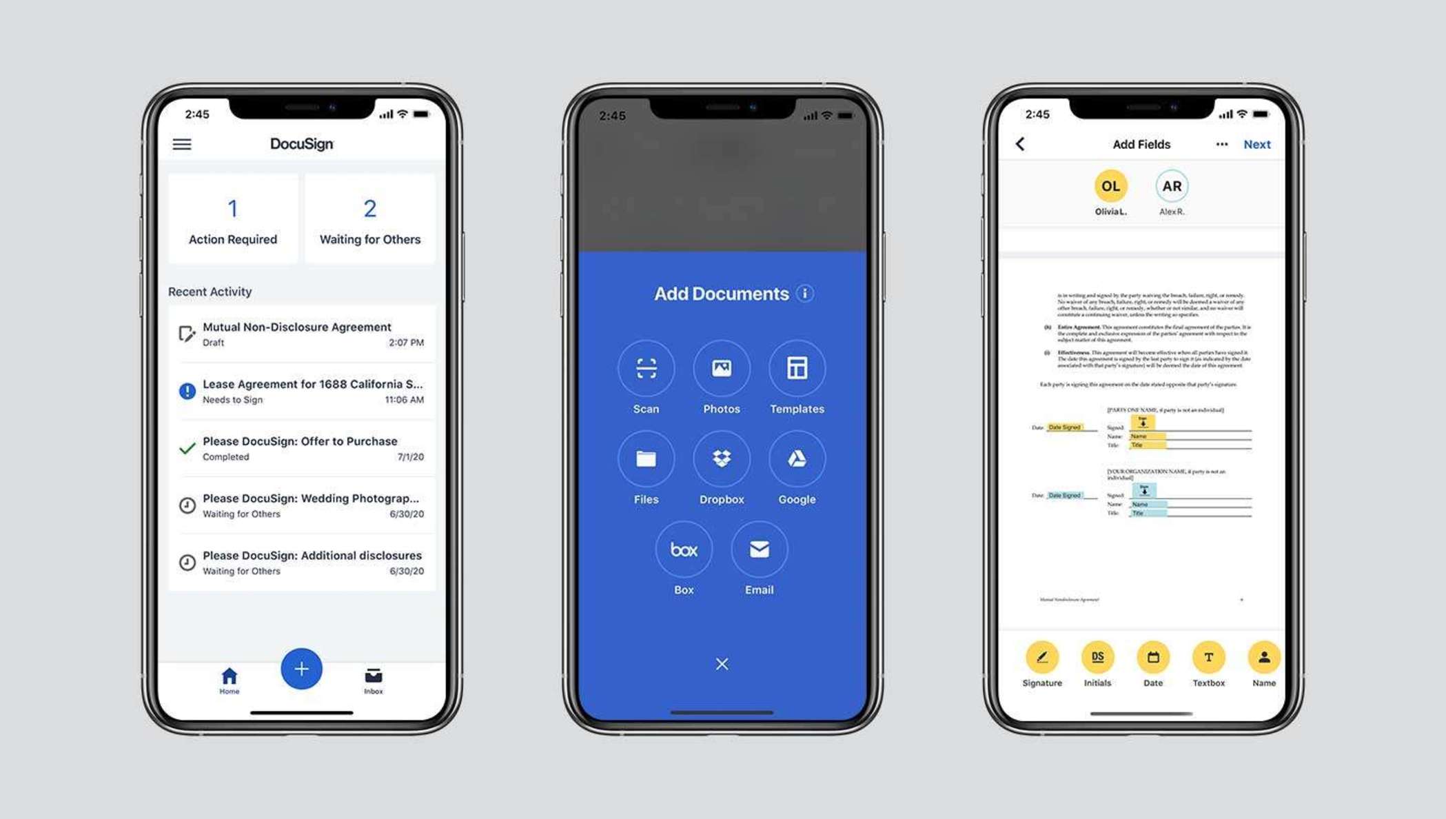 Trois écrans mobiles montrant la fonctionnalité de DocuSign eSignature, notamment l'état des documents à signer, les options de téléchargement de documents et un document en cours de signature